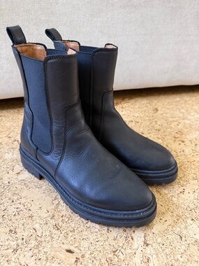 Sezane Chelsea Boots